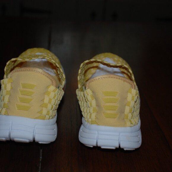 Like New Comfortview Aqua Summer Shoes - Picture 3 of 4